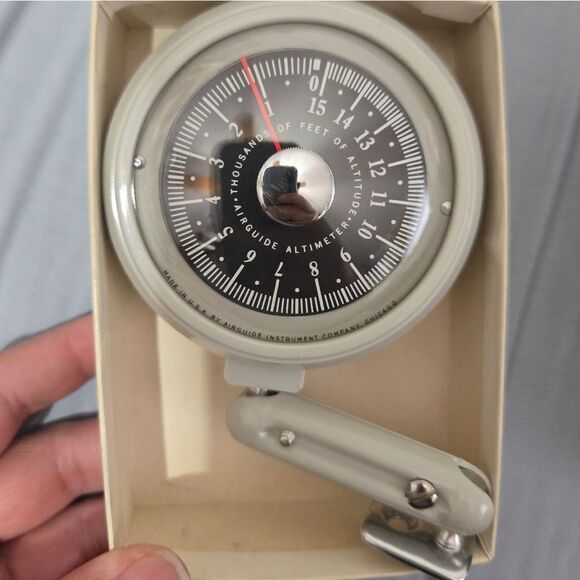 Airguide Altimeter Model 608, designed to measure altitude up to 15,000 feet. - Picture 2 of 8